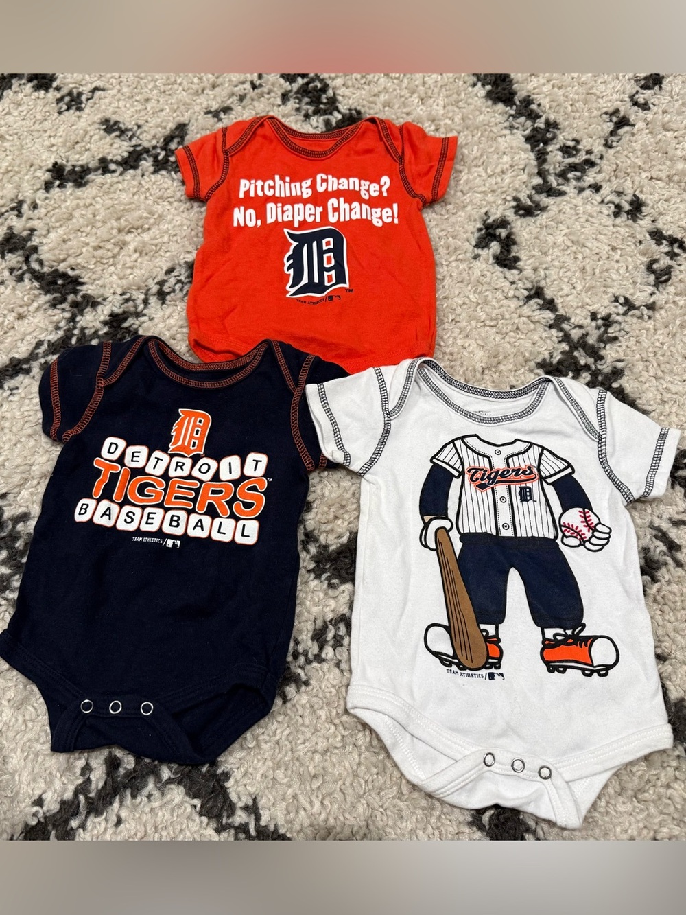 Detroit Tigers Baby One-Piece Bodysuit Set  Size 0-3 months